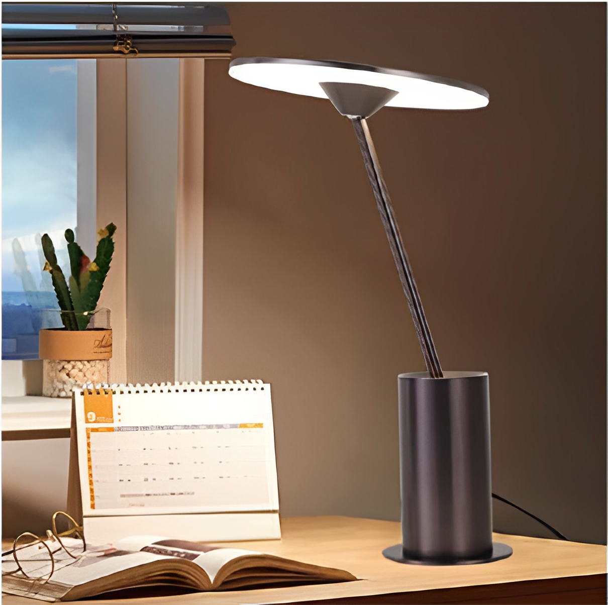 https://www.wonledlight.com/modern-creative-luxury-hotel-home-design-metal-base-bed-side-indoor-led-table-lamp-product/